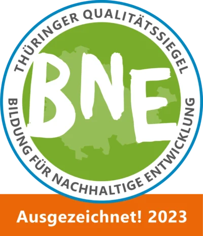 TQS_BNE_Siegel_2023-1440x1670-1-400x464